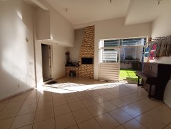 Sobrado com 04 dormitórios, 01 suíte no bairro Canudos 