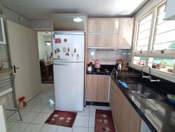 Sobrado com 04 dormitórios, 01 suíte no bairro Canudos 