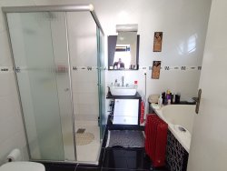 Sobrado com 04 dormitórios, 01 suíte no bairro Canudos 