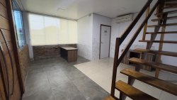 Terreno de esquina com pavilhão e escritório para locação no bairro Liberdade  