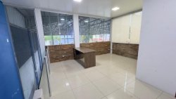 Terreno de esquina com pavilhão e escritório para locação no bairro Liberdade  