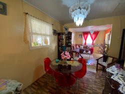 Casa com 02 dormitórios para locação na Lomba Grande 