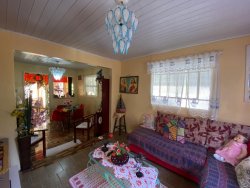 Casa com 02 dormitórios para locação na Lomba Grande 