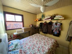 Casa com 02 dormitórios para locação na Lomba Grande 
