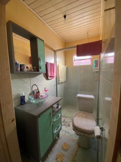 Casa com 02 dormitórios para locação na Lomba Grande 