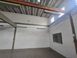 Pavilhão comercial com 315,09m² no bairro São José 