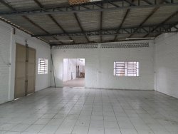 Pavilhão comercial com 315,09m² no bairro São José 