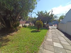 Casa com 03 dormitórios no bairro Capão da Cruz 