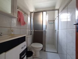 Casa com 03 dormitórios no bairro Capão da Cruz 
