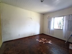 Casa com 03 dormitórios no bairro Capão da Cruz 