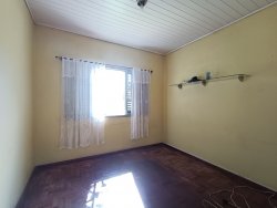 Casa com 03 dormitórios no bairro Capão da Cruz 