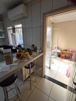 Casa semimobiliada com 03 dormitórios no bairro Rincão 