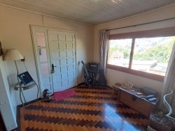 Casa semimobiliada com 03 dormitórios no bairro Rincão 