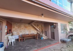 Casa semimobiliada com 03 dormitórios no bairro Rincão 