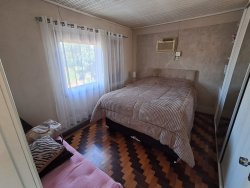 Casa semimobiliada com 03 dormitórios no bairro Rincão 