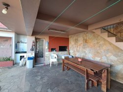 Casa semimobiliada com 03 dormitórios no bairro Rincão 