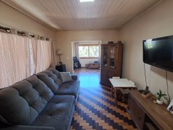Casa semimobiliada com 03 dormitórios no bairro Rincão 