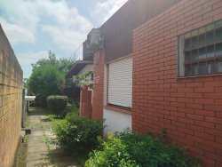Casa com 04 dormitórios no bairro Pátria Nova 