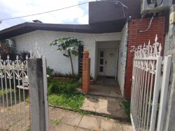 Casa com 04 dormitórios no bairro Pátria Nova 