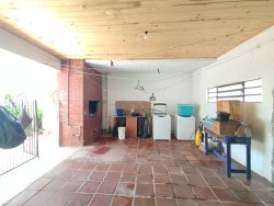 Casa com 04 dormitórios no bairro Pátria Nova 