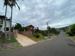 Casa de esquina com 03 dormitórios no bairro Rincão 