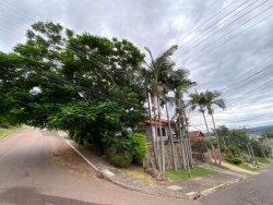 Casa de esquina com 03 dormitórios no bairro Rincão 