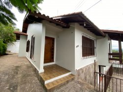 Casa de esquina com 03 dormitórios no bairro Rincão 