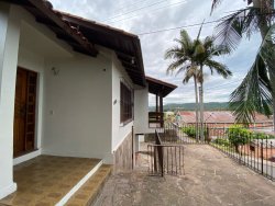 Casa de esquina com 03 dormitórios no bairro Rincão 