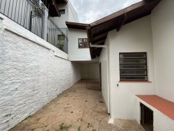 Casa de esquina com 03 dormitórios no bairro Rincão 