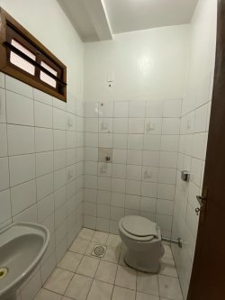 Casa de esquina com 03 dormitórios no bairro Rincão 