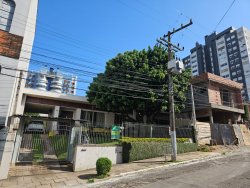 Casa com 03 dormitórios no bairro Rio Branco 