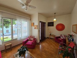 Casa com 03 dormitórios no bairro Rio Branco 