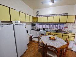 Casa com 03 dormitórios no bairro Rio Branco 