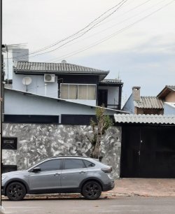 Terreno com 02 casas no bairro Canudos