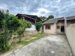 Casa com 02 dormitórios no bairro Lomba da Palmeira 