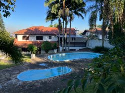 Sobrado com 04 dormitórios no Bairro Rondônia