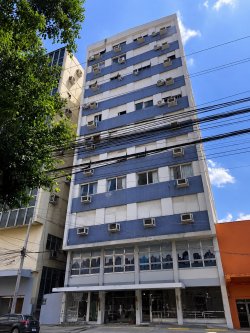 Apartamento com 02 dormitórios, sendo 01 suíte para locação no Centro