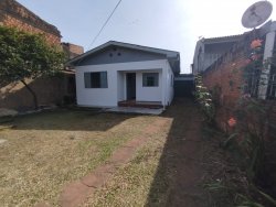 Casa com 03 dormitórios no bairro Santo Afonso