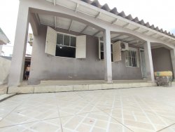 Casa com 04 dormitórios no bairro Canudos