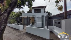Casa com 05 dormitórios no bairro Ideal