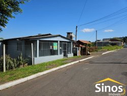 Casa com 03 dormitórios no bairro Rondônia