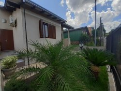 Casa com 02 dormitórios no bairro Lomba Grande 