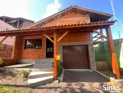 Casa para locação com 02 dormitórios em Lomba Grande