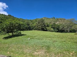 Terreno com 1.000m² no Condomínio Country Village
