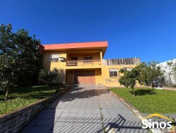 Casa com 04 dormitórios no bairro Boa Vista
