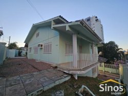 Casa com 03 dormitórios para locação no bairro Ideal