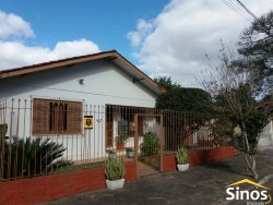 Casa com 03 dormitórios no bairro Hamburgo Velho