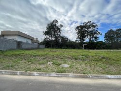 Terreno com 418m² no loteamento Chácara Hamburguesa