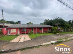 Casa com 3 dormitórios na parte central de Lomba Grande