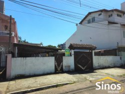 Terreno comercial com casa de 02 dormitórios no bairro Rio Branco
